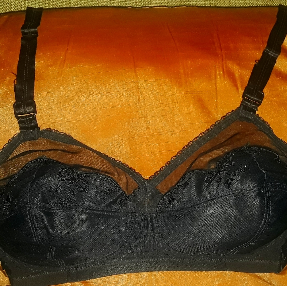 1950' black bullet bra Hollywood Vassarette V-ETTE